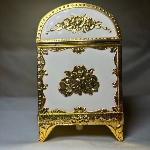 Taj Importing Co Japan White & Gold Enamel Metal Musical Jewelry Box Retail 200$ - Picture 9 of 15